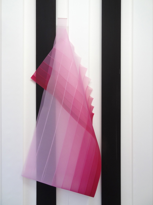 Ingrid Kæseler 'Performed Lines' 2015 'Chromatic Pink #1' akryl på gaze 150 x 60 cm