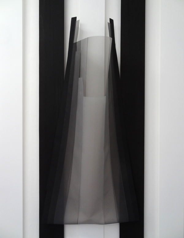 Ingrid Kæseler 'Performed Lines' 2015 'Chromatic Black #2' akryl på gaze 140 x 60 cm